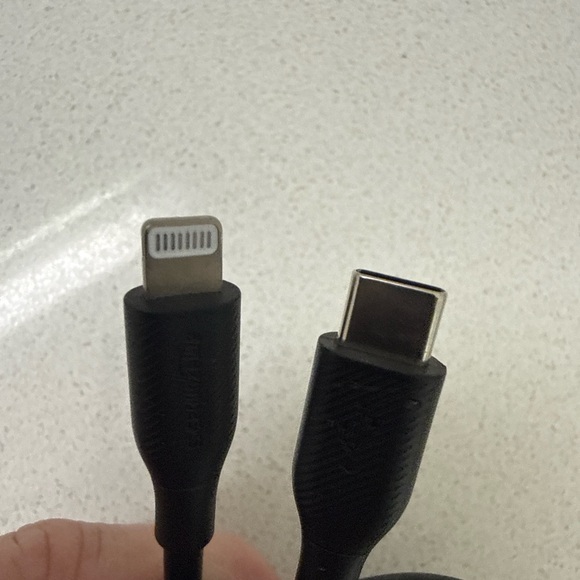 Black USB-C to Lightning Cable - Picture 4 of 9